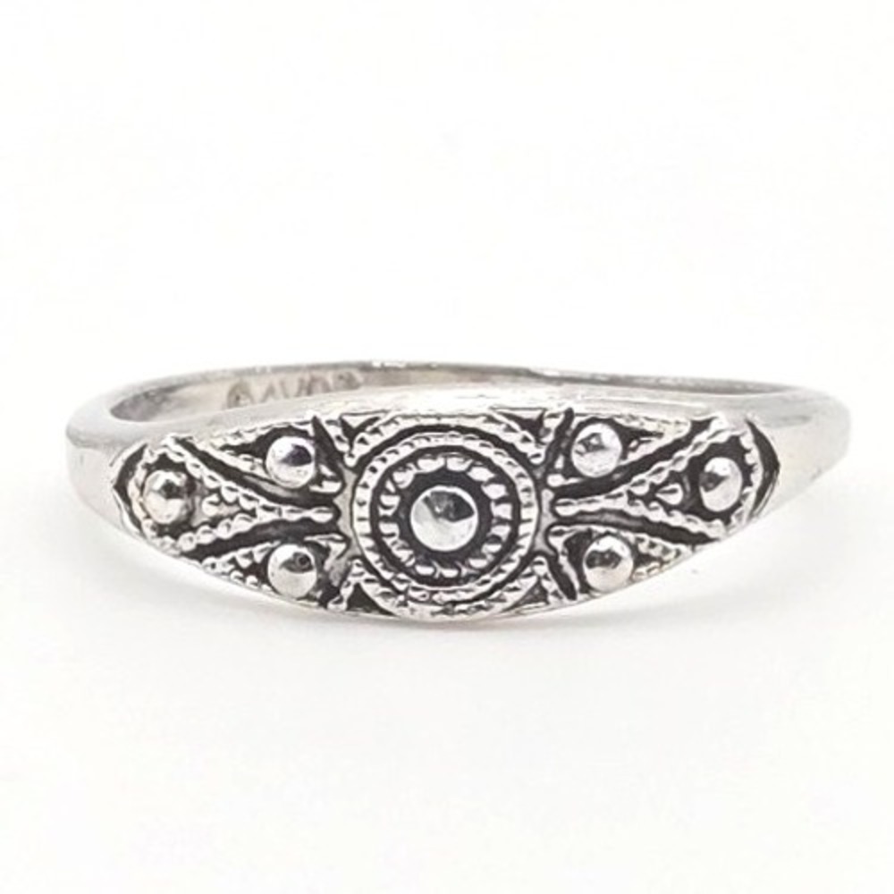Vintage Avon Antiqued Silver Tone Ring Dainty Ornate Filigree Band Size 7.5‎